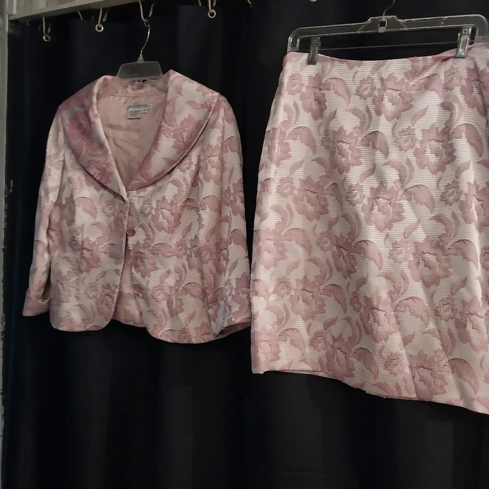 Dress suit